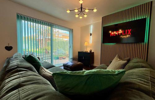 Modern 3 Bedroom Bungalow, EV Friendly, Parking Included - Foto 8