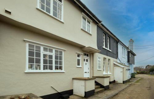 3 The Coastguards, Thorpeness - Only a stones throw from the Beach and very close to famous boating Meare, Country Club and Golf Club - Aldeburgh Coastal Cottages - Foto 37