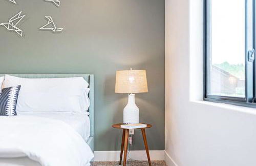 Unique Townhome with AC Garage Patio - Foto 17