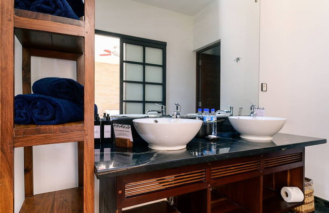 Home The Residence - Photo 38