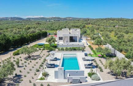 Nostra Terra Villa, 2-acre Secluded Nature Escape with Heated Pool, By ThinkVilla - Photo 1