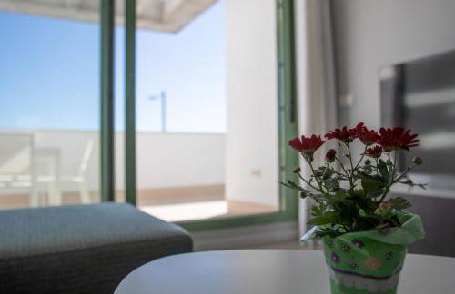 Precioso apartamento frente a la playa con piscina - Foto 22