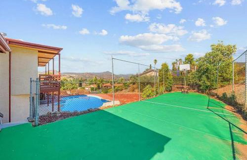 Mountains Views with Pool & Basketball, Relax & Play! - Foto 5