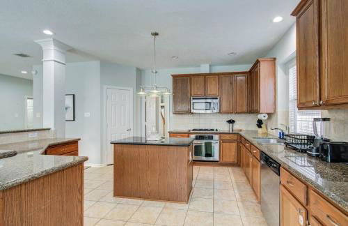 Luxury Pool Home Near Sugar Land Town Center - Photo 33