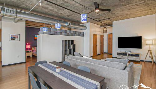 Condo w pvt balcony & gym access - Foto 3