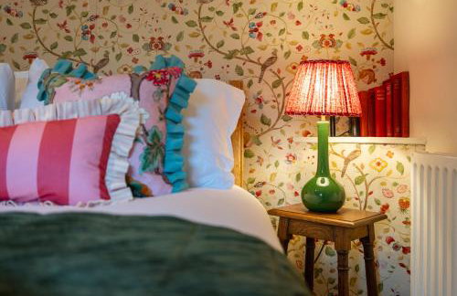 Beautiful 2 Bedroom Cottage in the Cotswolds - Photo 4