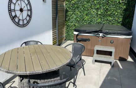 Private Luxury By The Sea, With A Personal Gym, Hot Tub, And Free Parking! - Photo 75