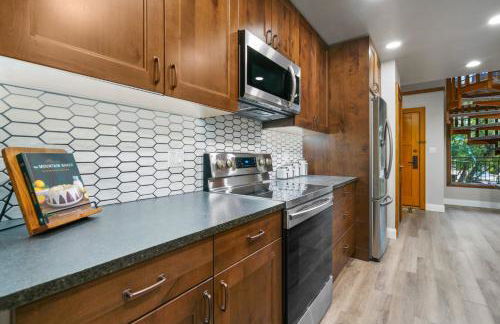 #1Condo Glacier Resort Pool Golf HotTub Sauna Gym - Foto 7