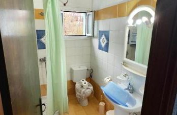 Giannis Gerakios apartments by climbing house - Photo 21