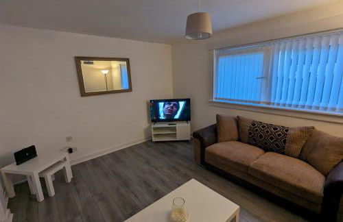 4 bedroom Townhouse Greenock - Photo 1