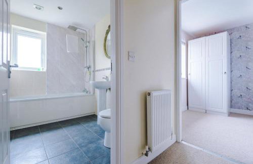 Relaxing 3 Bedroom Chester Home with garden - Photo 33