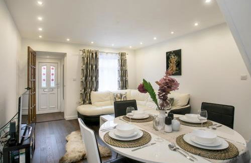 Charming Home - Free Parking - Private Garden - Pass the Keys - Foto 3