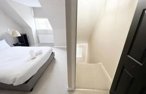 Superb 3 Bed Home Away from Home in Glasgow, just off M8 with free parking - Foto 52