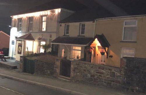 The Cwtch, Log Fire, Sleeps 6, Nr Zip World, Brecon and Bike Park Wales - Photo 38