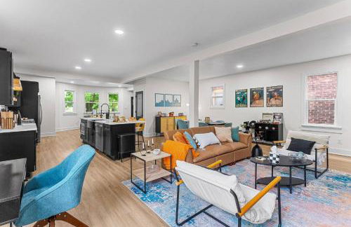 Spacious 4BR House Near Downtown, Perfect for Groups & Pets - Foto 15