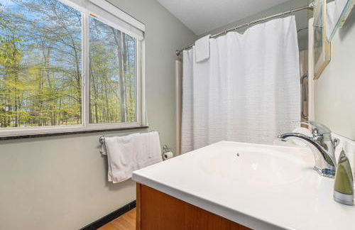 3Br 2Bath Midcentury Ski Chalet with Hot Tub & Kids' Loft - Photo 28