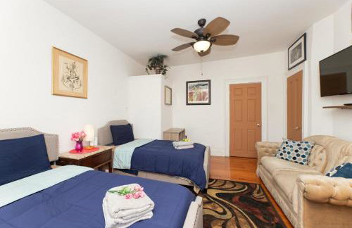 The Gem-3 Bedrooms! King, Full & Twin Beds, Sauna with Free Parking plus more - Foto 9