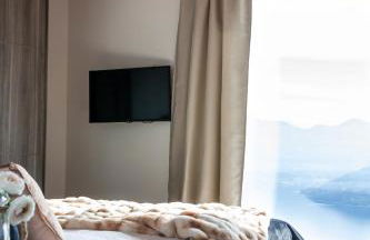 MIA ISOLA with lake view, garden and swimming pool - Photo 14