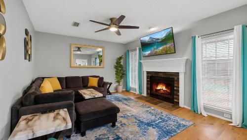 Newly updated 5BR/2.5BA w/pool sleep 16 ppl• - Photo 2, Other