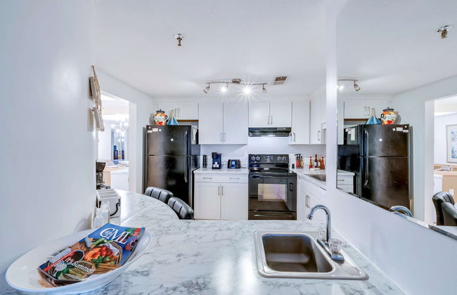 Uhost AI 2BR Condo w Balcony Great Views - Foto 11