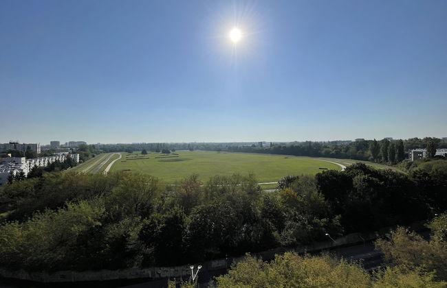 Horse Racing View 8th Floor by Renters - Photo 39