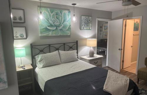 Destin-y 30A Beach Retreat Self Checkin - Huge Private Backyard Deck with Outdoor Shower - Foto 1