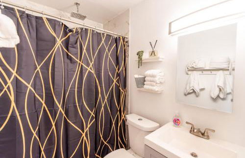 Sleeps 6-Full Kitchen-4 Beds-Big Couch-OfficeSpace - Foto 31