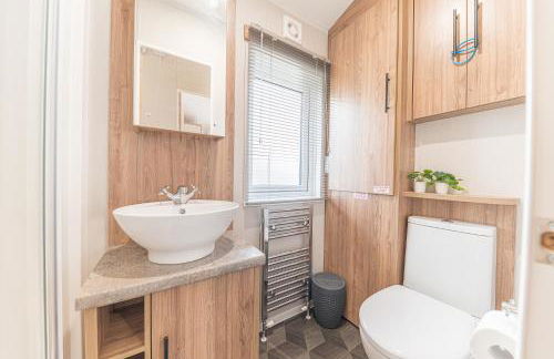 Tastefully decorated lodge on popular holiday park, easy access to Lakes and Dales and free parking - Foto 1