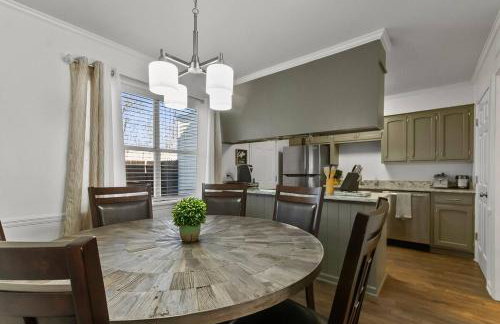 Day Dreamer minutes to Stadium with Fire pit and Parking - Foto 8