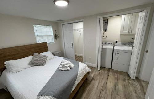 Stylish Chic King Bed Ybor DT - Foto 11