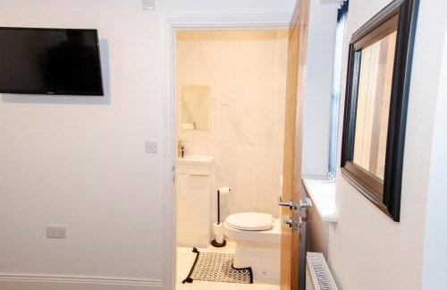 City Centre - FREE PARKING, BUSINESS STAYS, FAMILIES, RELOCATORS - Foto 22