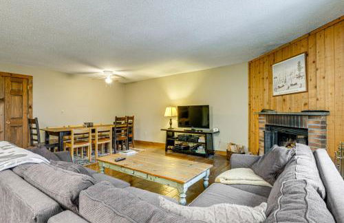 Less Than 1 Mi to Mt Snow Charming Condo with Fireplace - Photo 4