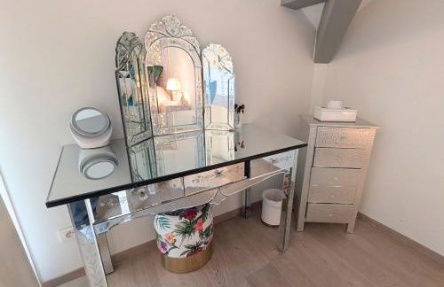 Luxurious Villa with Pool - Foto 32