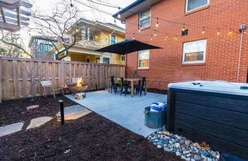 Family Retreat with Hot Tub, Game Room & Prime Location - Foto 66