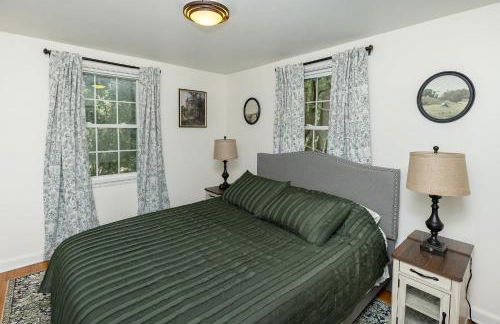 4BR-3BA Charming Family-Sized in Ames - Foto 2