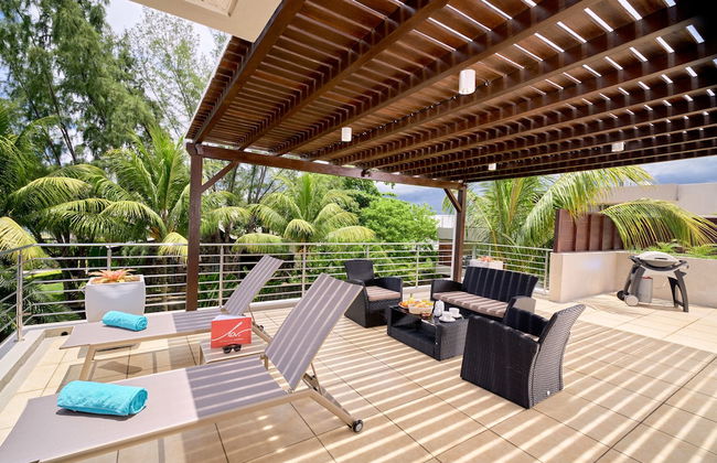 Bon Azur Beachfront Suites & Penthouses with LOV - Photo 31