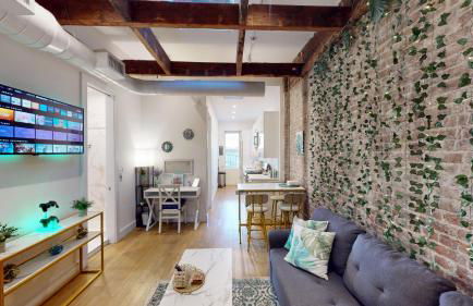 Chic Penthouse with bus stop at doorstep - 15 Minutes to NYC - Foto 1