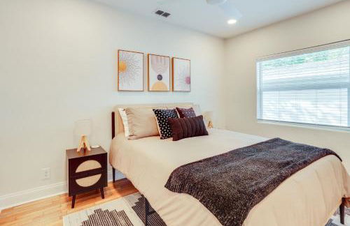 Mid-Century Lakeland Home with Game Room! - Foto 17