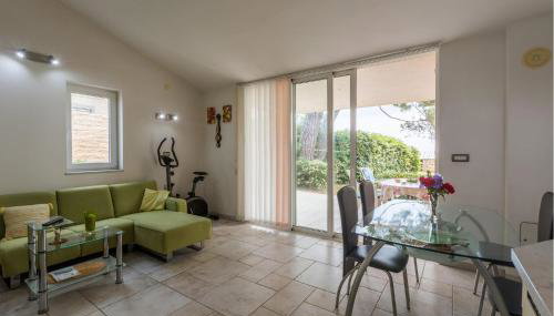 Beach Front Home In Sveti Ivan With Wifi - Photo 4