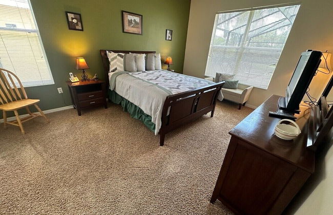 South Facing Pool Home - Room for the Whole Family! - Photo 5