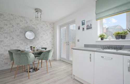 3BDR House By Vista Stays Short Lets & Serviced Accommodation Glasgow Scotland With Driveway Parking and PS4 - Foto 4