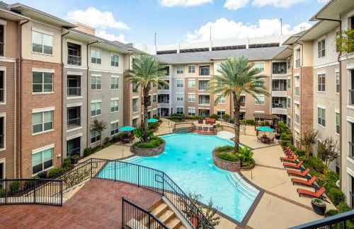 Gorgeous Furnished Apartments near Texas Medical Center & NRG Stadium - Photo 22