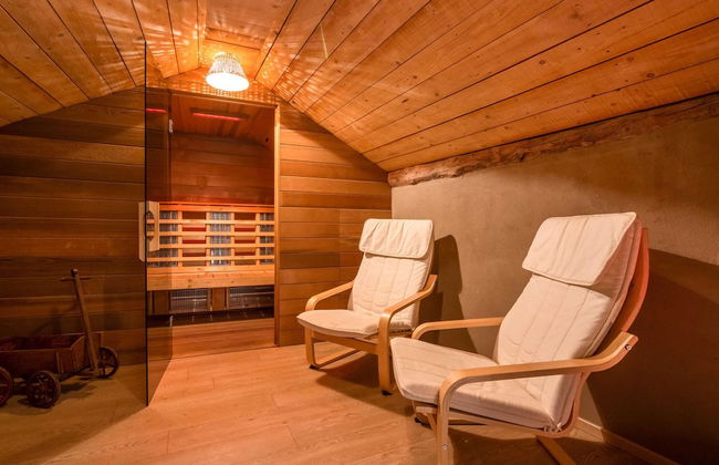 Beautiful Holiday Home with Hot Tub, Sauna & Monumental Fireplace - Photo 17