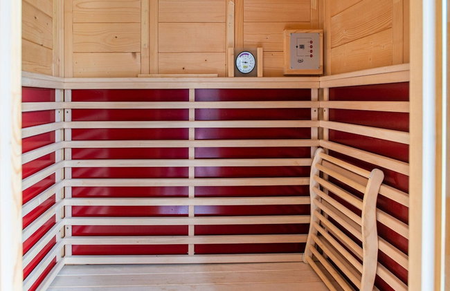Spacious Holiday Home With Private Terrace - Photo 24