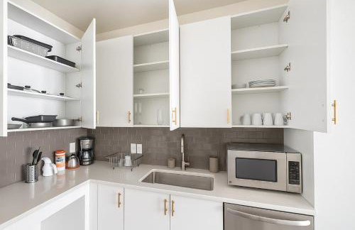 Luxury 2BR Stay Pool, Gym and Chill Areas - Photo 23