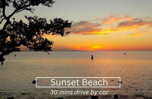 NEW Steps to Downtown - 7 Mins to Beach & Free Parking - Foto 61