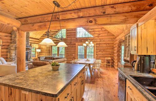 Splendid Family Cabin with Hot Tub and Grill! - Foto 11