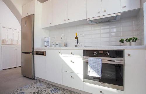 Traditional Luxury House - Photo 3