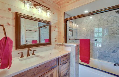 Peaceful Wyoming Cabin with Spacious Deck and Wet Bar! - Foto 26