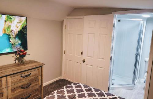 Nice house with private parking, king bed fenced yard - Foto 33